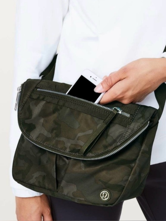 lululemon athletica Handbags - LULULEMON festival bag